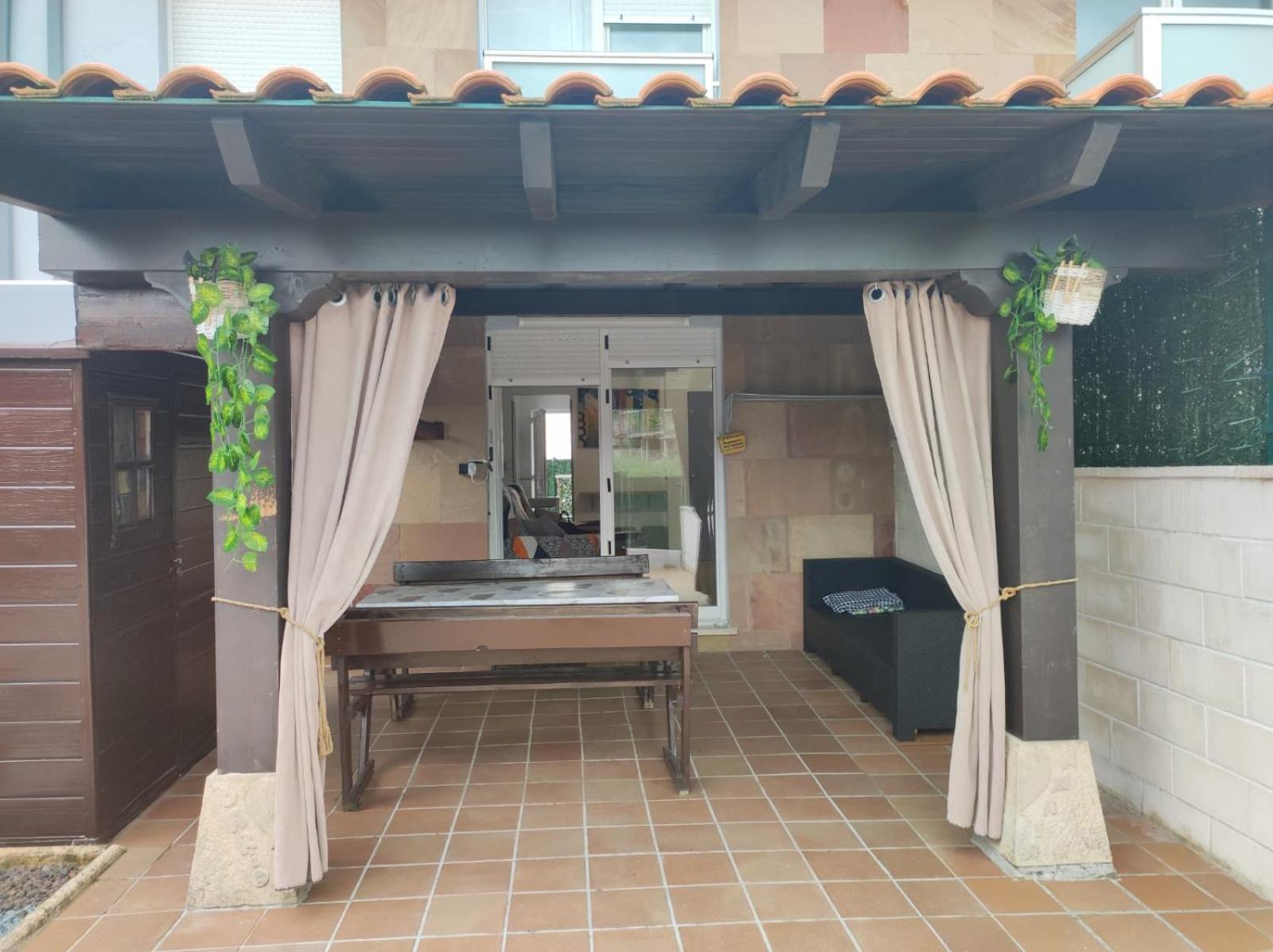 Chalet Bajo Con Jardin, Patio, Cenador Y Barbacoa. Viveda Exterior photo